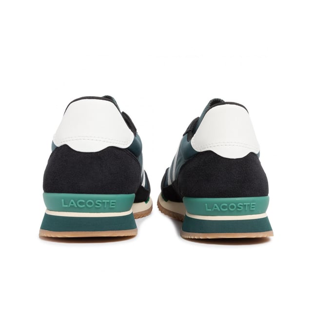 Lacoste Partner Retro 319 1 SMA Mens Green/Black Entrenadores Los entrenadores verdes/negros para hombres de Lacoste Partner Retro 319 1 SMA ofrecen una mezcla de elegancia deportiva y vibraciones retro, con una combinación de color distintiva y la clásica marca Lacoste. Diseñados tanto para el estilo como para la comodidad, estos entrenadores son una excelente opción para las personas que aprecian un aspecto atemporal pero contemporáneo.
Características clave:
Diseño de inspiración retro: el socio Retro 319 1 SMA Entrenadores se inspira en la herencia de Lacoste, con una silueta clásica con acentos modernos que los hacen destacar.
Combo de color verde y negro: la combinación de verde y negro proporciona un elegante contraste, agregando un elemento llamativo a su calzado.
Ajuste cómodo: estos entrenadores están diseñados para ofrecer un ajuste cómodo, lo que le permite usarlos durante períodos prolongados sin molestias.
Construcción duradera: Lacoste es conocido por su calidad, y estos entrenadores están construidos para soportar el uso diario mientras mantienen su estilo.
Logotipo de Lacoste Crocodile: el icónico logotipo de Lacoste Crocodile en el costado de los entrenadores simboliza el compromiso de la marca con la calidad y el estilo atemporal.
Estilo versátil: estos entrenadores logran un equilibrio entre un aspecto deportivo y casual, haciéndolos adecuados para una variedad de ocasiones, ya sea que vaya a dar un paseo o reunirse con amigos.
Características del calzado de tenis clásico: con sus elementos de diseño de calzado de tenis retro, estos entrenadores evocan una sensación de encanto vintage y al mismo tiempo ofrecen una ventaja contemporánea.
Construcción transpirable: los entrenadores están diseñados con transpirabilidad en mente, asegurando que sus pies se mantengan frescos y cómodos durante todo el día.
Cierre de cordón: el diseño de cordones proporciona un ajuste seguro, lo que le permite ajustar la opresión a su preferencia.