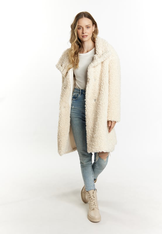 De iconische teddyjas van DreiMaster Vintage laat ons ontspannen het koude seizoen ingaan. Het zachte imitatiebont omhult ons comfortabel en geeft ons een gevoel van veiligheid. Het casual silhouet wordt gesloten met vier knopen en kan zowel met een opstaande kraag als met een opvouwbare kraag worden gedragen. Het ontwerp, gemaakt in Italië, wordt gecompleteerd met een soepele binnenvoering.  Jas