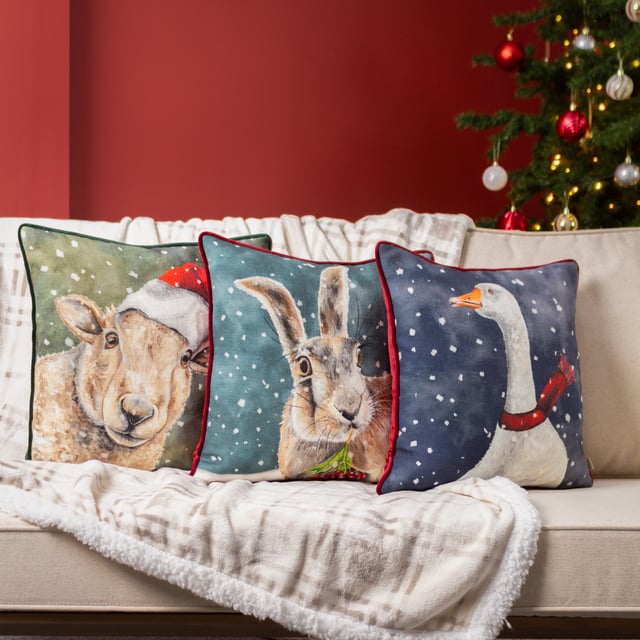 In typical realistic acrylic hand-painted, printed quality and rich colours, a Goose keeps warm in the falling snow by donning a winter scarf against a chilly navy blue background. A charming and playful cushion to put out during the holiday season while still preserving a rustic country sense to your home decor.