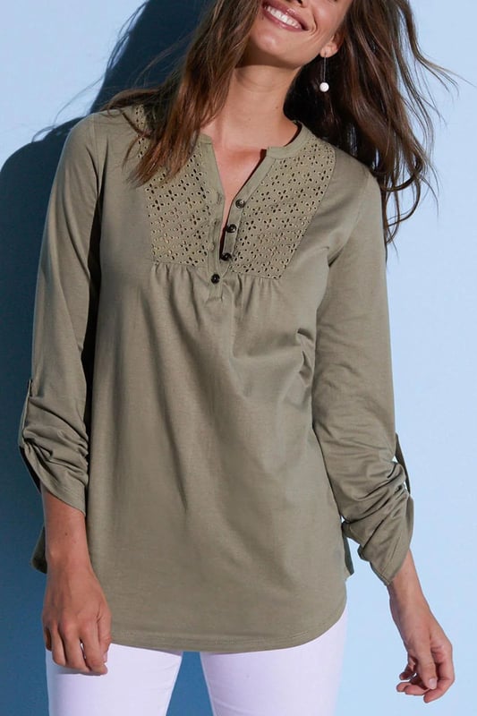 This delicate yet casual broderie top will be your go-to in your wardrobe this season. Featuring a button front, a notch neck and roll sleeves

Soft  Cotton Fabric
 
100% Cotton
 
Henley
   
26" Shoulder to Hem
 
3/4 Sleeve
   
Sizing: As expected 
 
Fit: Regular
  
Ultra Low Rise, Button


These are last season clearance made for Blancheport, Labels have been snipped
