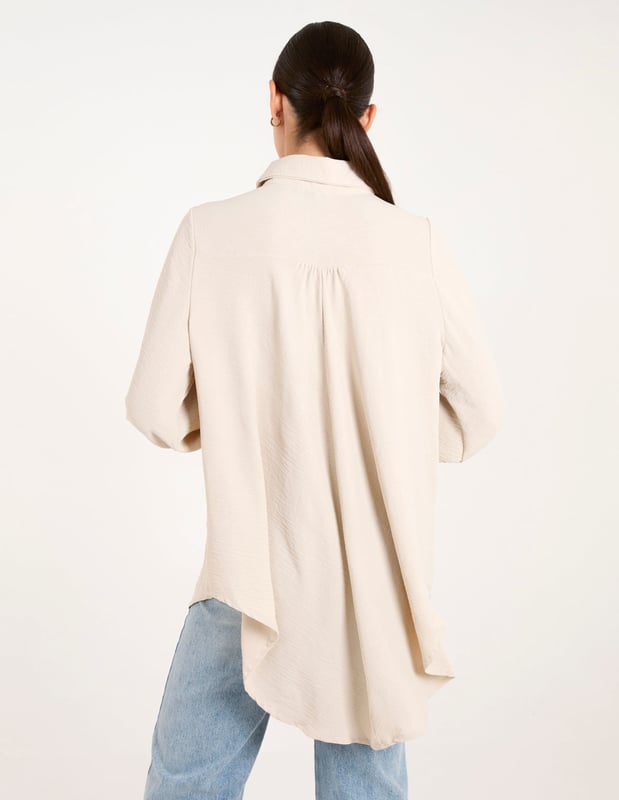 Need a workwear piece that shouts chic this summer? Discover this shirt, perfect for making a statement in the office.