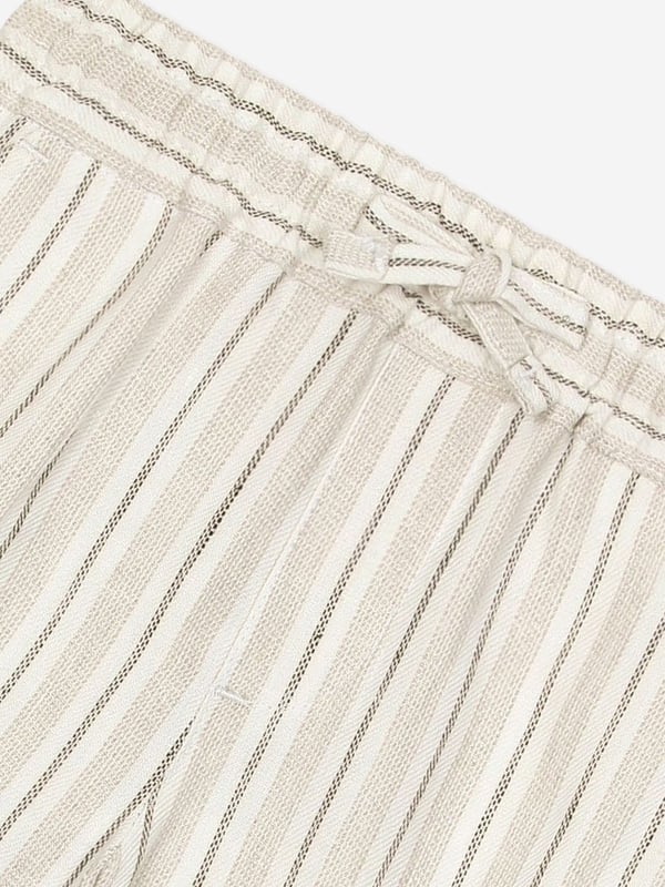 Dolce &amp; Gabbana is giving shape to a timeless wardrobe, composed of iconic pieces that are perfect for everyday wear. These baby boys shorts are a part of the FW24/25 Boy‚ôs Palermo Collection which takes inspiration from places, history, traditions and culture. Crafted in a soft linen material via pinstripes with a branded label, evoking the imagery of the 1940s and 1950s.  ‚ Made in Italy‚ Regular Fit‚ Stretch Waistband With Drawstring‚ Side Slant Pockets‚ Welt Pocket On the Rear‚ Placed Print: Varies Due to ‚úHandmade‚ù Aspect  ‚ 100% Linen Fiber