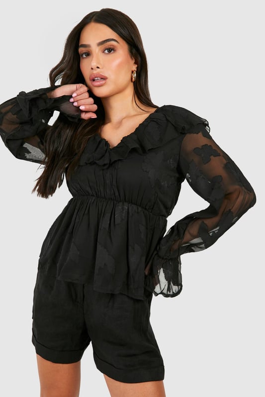 Gain some serious style points this season in this petite top. Cut shorter to ensure the perfect fit, our tops for petite women are designed for queens 5'3'' and below. From petite t-shirts to petite blouses, we've got all the new-season styles you need in your wardrobe. Feeling casual? Dress it down with a pair of straight leg jeans and chunky trainers. If out out is more your vibe, team with some distressed hem shorts and killer heels for a major style statement. Style: TopDesign: FloralFabric: PolyesterLength: RegularNeckline: V NeckSleeve Length: Long Sleeve
