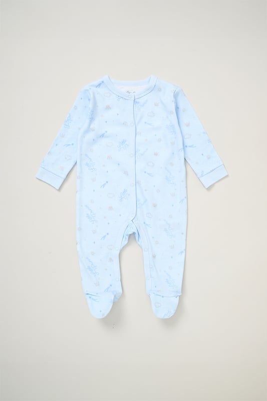Surprise new parents with the printed 5-Piece baby gift Set from Rock A Bye Baby Boutique. This thoughtful bundle includes a cosy matching all-in-one, bodysuit, bib, hat, and mitts for essential wardrobe pieces. Crafted from 100% cotton, each item ensures their baby stays stylish and snug, perfect for everyday wear or special occasions. Packaged elegantly in a mesh bag.