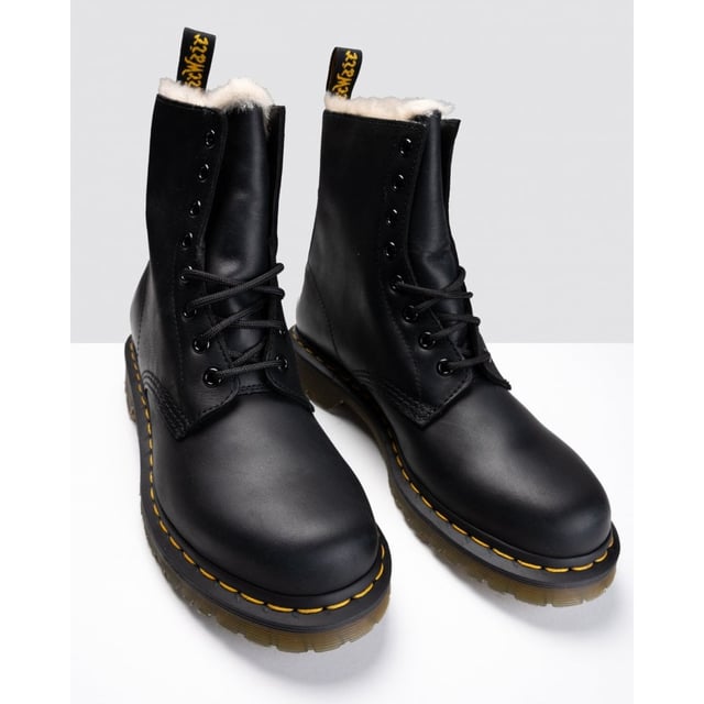 This is a winter twist on the classic Dr. Martens 8-eye boot. The Serena has the extra-tough, durable sole: chunky grooves with bars and stars underneath for solid footing. Even better? It&rsquo;s lined with soft, rich artificial white fur. Original Doc DNA is still intact, though— like yellow stitching, grooved sides, and heel loop. Winter never saw it coming.
The Serena is constructed on the iconic air-cushioned sole, that's oil-and-fat resistant with good abrasion and slip resistance—and has been since 1960. This shoe is Goodyear-welted, meaning the upper and sole are sewn together in heat-sealed z-welt stitch. It&rsquo;s made with Burnished Wyoming, a leather with a subtle grain and an oily surface, treated for an antique look.
21797001