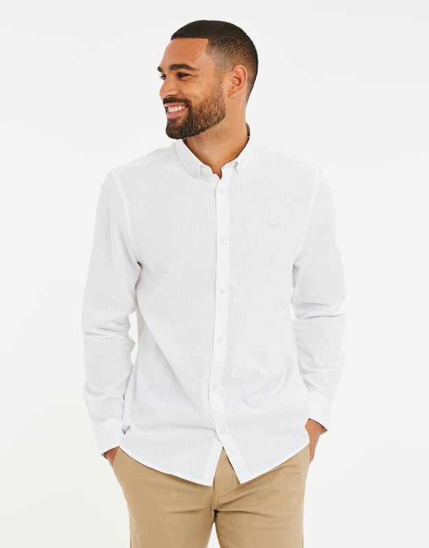 Add style to your outfit with this lightweight cotton-linen blend shirt from Threadbare. It is designed in a regular fit and features a button-down collar, long sleeves, and a brand logo on the chest. Available in other colours.