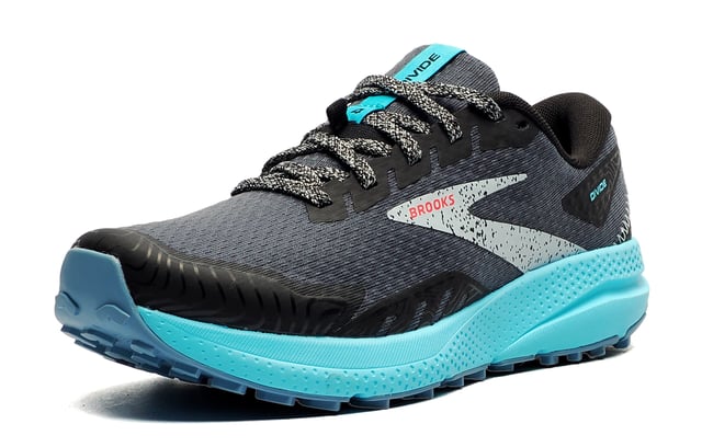 Venture off road with ease in these Brooks Divide 4 womens running shoes, designed to make the transition from road to trail seamless so you can focus on racking up the miles.
 Designed with a breathable textile upper, feet are kept cool and dry whilst a DNA Loft midsole offers customised cushioning adapting to your feet with every glide giving smoother transitions and softer landings.
 TrailTack rubber traction underfoot provides a reliable feel so you can venture offroad with confidence, with high surface area lugs that helps you adapt to uneven terrain and a resilient non-skid rubber helps navigate inclines and descents with ease.
 - Textile / synthetic mix upper
 - DNA Loft supportive midsole,
 - Cushioned ankle & heel collar
 - Toe bumper protects against rocks and debris
 - Secure lace up fastening
 - TrailTack rubber traction
 - Comfort cushioned insole
 - Brooks branding throughout