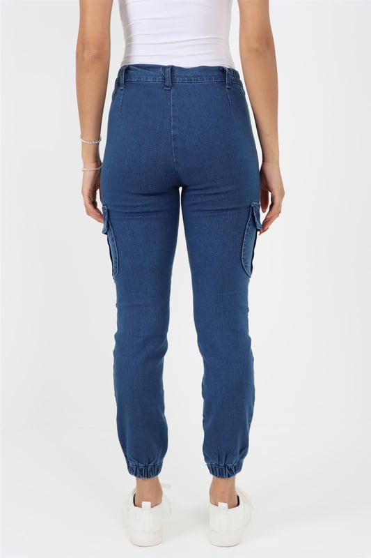 Dames elastische, zelfgeboeide jeans, stretchdenimbroek met normale pasvorm. - - . De elastische, zelfgeboeide vorm maakt ze tot de perfecte jeans voor elke dag. - - . Elastiek aan de zijkant voor extra comfort. - - . Cargozak aan de zijkant. - - . Zoom met zijsplitten voor meer comfort. - - . Ritssluiting en knoopsluiting in de taille. - - . Jeans met perfecte pasvorm, je voelt je elke keer weer goed.