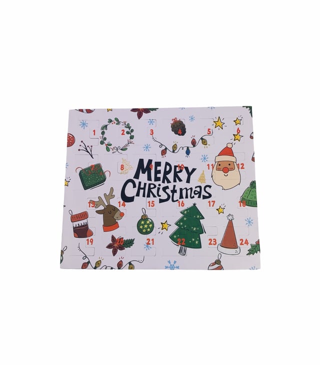 SIERADEN ADVENTSKALENDER 24 DOZEN Afmetingen kalender: 23x17cm Wordt geleverd met een elegant cadeauzakje Patroon: Kerstmis Materiaal: roestvrij staal, verguld 2 armbanden + 22 bedels KLEUREN: GOUD ROOD GROEN WIT