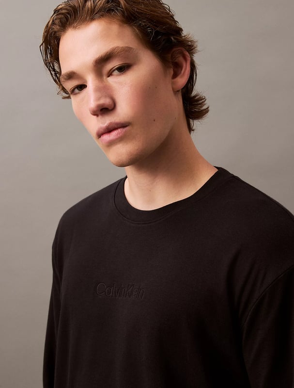 Calvin Klein Calvin Klein MODERN TERRY Mens Sweatshirt Black

Closure/Fastening: Pull-On

Features: Comfort

Item Weight: 0.4 KG

Clothing Fit: Regular

Single Or Multi Pack?: Single

Gift Boxed: No

Material Composition: 98% Cotton, 2% Elastane
Product Code: 000NM2708EUB1