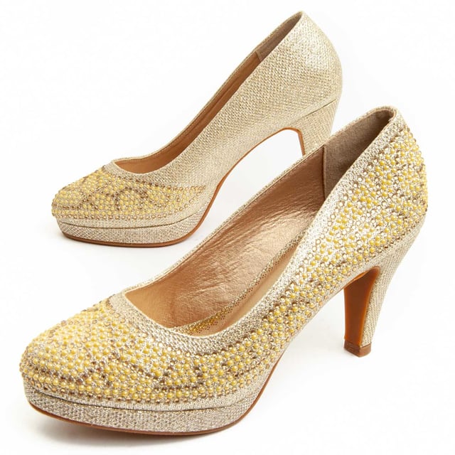 High-heeled shoes for women. Comfortable fit. Manufactured by other brands for our brand. Approximate measurements: 8 cm heel.