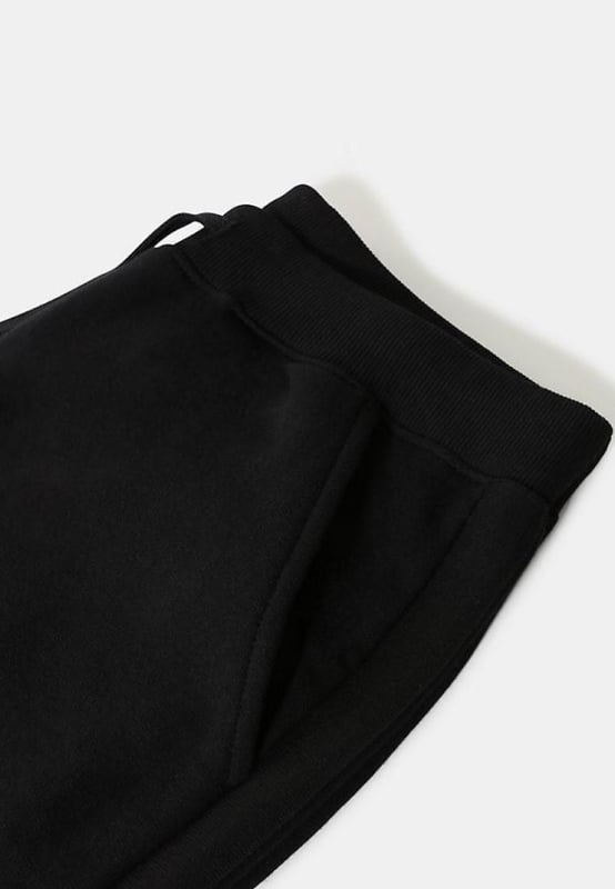 The North Face M Zumu Shorts. - -. Cut Branded design Elasticated waistband drawstring clousre Side pockets Regular fit. - - . Inseam length approx. 22 CMS.