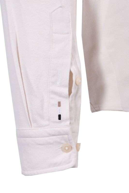 Boss C-roan-kent-c4-244 Shirt Open White
100% Cotton, brushed cotton shirt in a warm off white, perfect for layering and dressing up or down. This shirt with its casual collar also boasts a slimmer fit which is flattering and easy to wear.

Cotton
Slim Fit
Style - 50527782