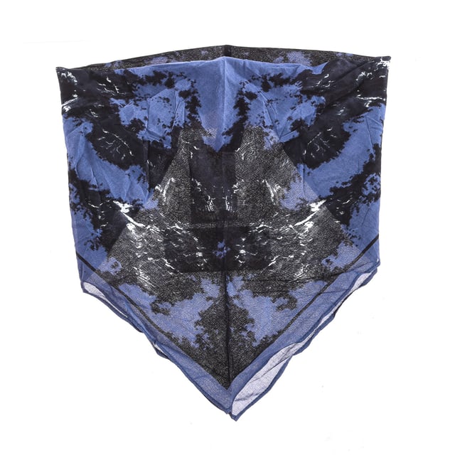 Bandana Buff.
 Ideal complement to protect the neck and face.
 Lightweight and versatile design.
 The lightest version, ideal for mild weather.
 Measures: 40x36cm
 Composition: 100% cotton
 Care:
It cannot be washed.
 Do not use bleach.
 Allows ironing at low temperatures.
 It does not allow the use of a dryer.