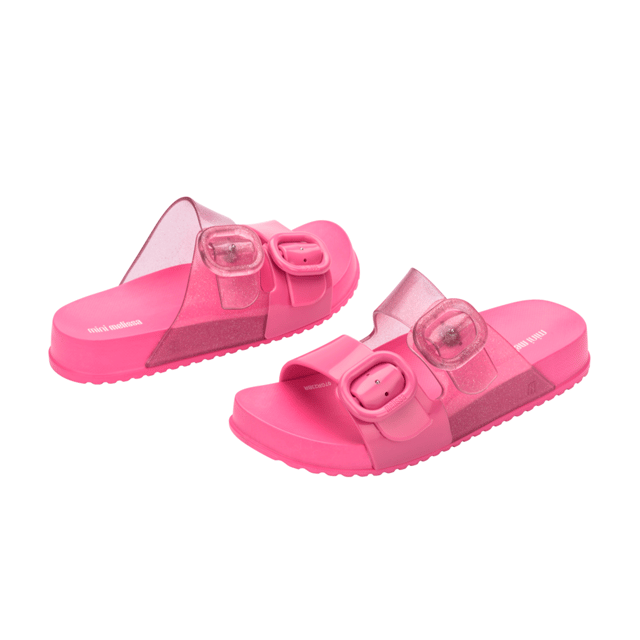 The Melissa Cozy Slide exudes comfort, thanks to its lightweight expanded PVC sole. The buckle details on the straps add a visual allure and to any look, and the fun color palette is sure to catch the eyes of your little one!