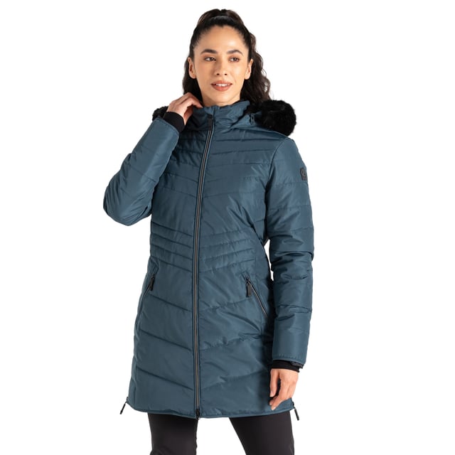 100% Polyester. Vulling: Iloft Ecofill, Gerecycled. Ontwerp: Eenvoudig. Stoftechnologie: Ared 10000, Ademend, DWR Finish, PFC-vrij, PFOA-vrij, PFOS-vrij, Douchebestendig, Thermisch, Waterdicht. Hoge warmte, gewatteerd, dubbele ritssplitten. Halslijn: Kapitein. Mouwtype: Met lange mouwen. Eigenschappen kap: verstelbaar, afneembaar bontrandje. Lengte: Mid Lengte. Zakken: 2 onderste zakken, ritssluiting. Bevestiging: Tweewegrits. Duurzaamheid: Gemaakt van gerecycleerde materialen, duurzame materialen. 6 VK: 30 in. 8 UK: 32 in. 10 VK: 34 in. 12 VK: 36 in. 14 VK: 38 in. 20 VK: 45 in. 18 VK: 43 in. 16 VK: 40 in.