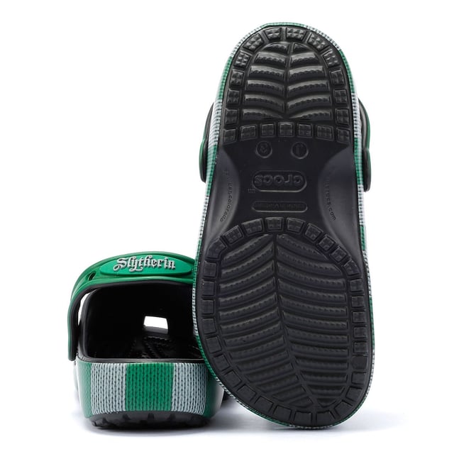Inspired by Harry Potter’s Slytherin House scarf in green and grey, these Classic Clogs are lightweight, water-friendly, and buoyant. Featuring breathable ventilation ports and pivoting heel straps for a secure fit, they're perfect for fans seeking style and comfort. Customisable exclusive Slytherin-inspired Jibbitz™ charms.