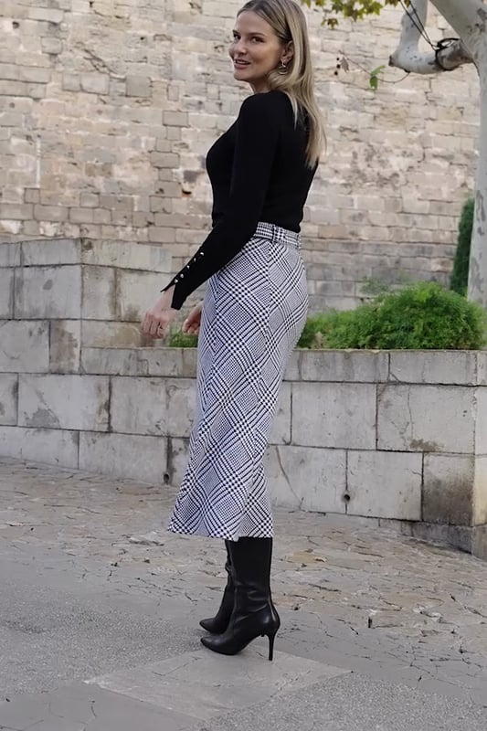 REASONS TO BUY:

Skirts are trending this season
Timeless dogtooth check - it's a wardrobe classic
Bias cut ensures it hangs beautifully
High waist, cinching belt - it doesn't get more flattering
You'll wear it for work and play
Gorgeous with ankle boots and a cosy knit