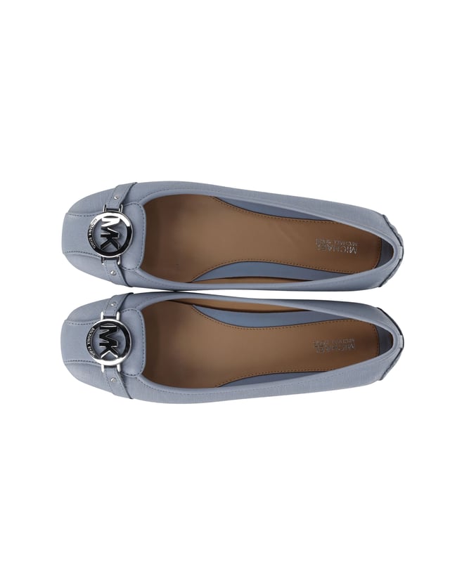 VINTAGE, RRP AS NEW
Michael Kors is known for footwear that can enhance your professional look. This pair of glamorous shoes by them has a pastel blue leather exterior. These flats have a closed toe style with a slip on finish. Wear them with a formal blouse and skirt combination.

Michael Kors Fulton Moccasin Flats in Pastel Blue Leather
Material: Leather
Color: Pastel Blue
Size: EU40.5/US10.5/UK7.5
Condition: excellent
Sign of wear: Minimal signs of wear on soles and exterior leather; Comes with box
SKU: 167653