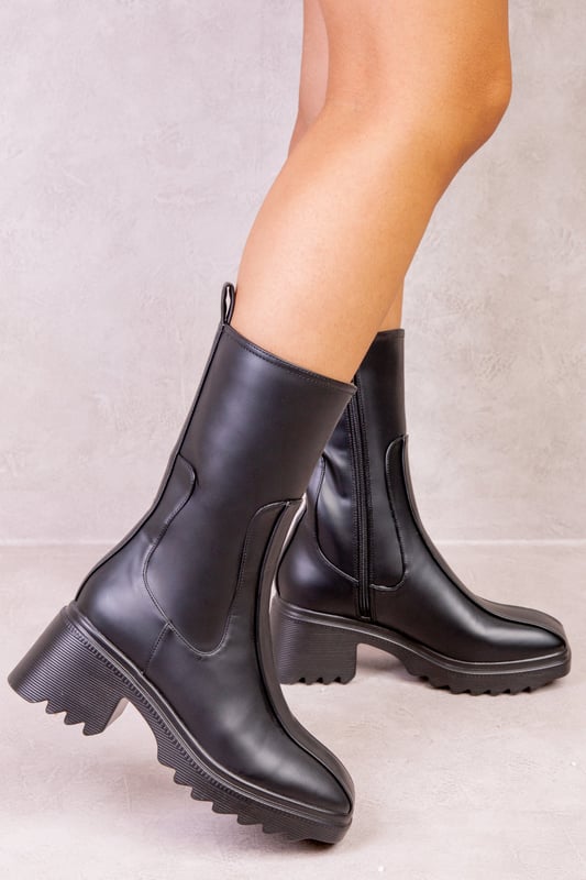 Chunky block heel chelsea boots top
