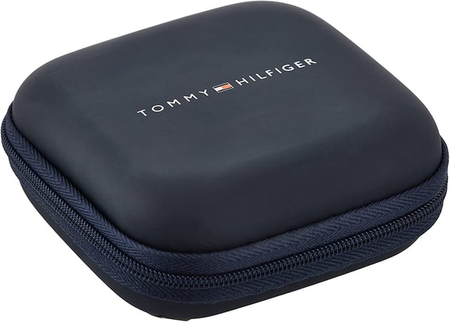 Dieses glänzende Armband für Frauen von Tommy Hilfiger ist das perfekte Geschenk, um sich selbst oder einen geliebten Menschen zu verwöhnen. Das Armband besteht aus Edelstahl, ist silberfarben und hat eine Länge von 17,5 cm, bei einem Gewicht von 18 Gramm und einer Breite von 1,3 cm an der breitesten Stelle. Das Tommy Hilfiger Damen-Armband aus Edelstahl - Silber 2780311 wird in einer atemberaubenden Geschenkbox geliefert und verfügt über eine zweijährige Garantie.