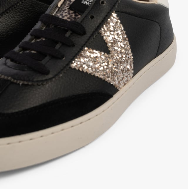 BERLIN FAUX LEATHER PUMPED CYCLIST Womens Trainers Negro Victoria BERLIN FAUX LEATHER PUMPED CYCLIST Womens Trainers Negro
Upper Material: Faux Leather
Lining Material: Cotton/Microfibre
Sole Material: PVC
Closure/Fastening: Lace-Up
Features: Comfort
Toe Shape: Round
Shoe Width: Regular
Item Weight: 0.5 KG
Heel Height: Low (2.5-4.9cm)
Shoe Shaft Height: Low Top
Trainer Style: Casual
Gift Boxed: No
Product Code: 1126198/NEGRO