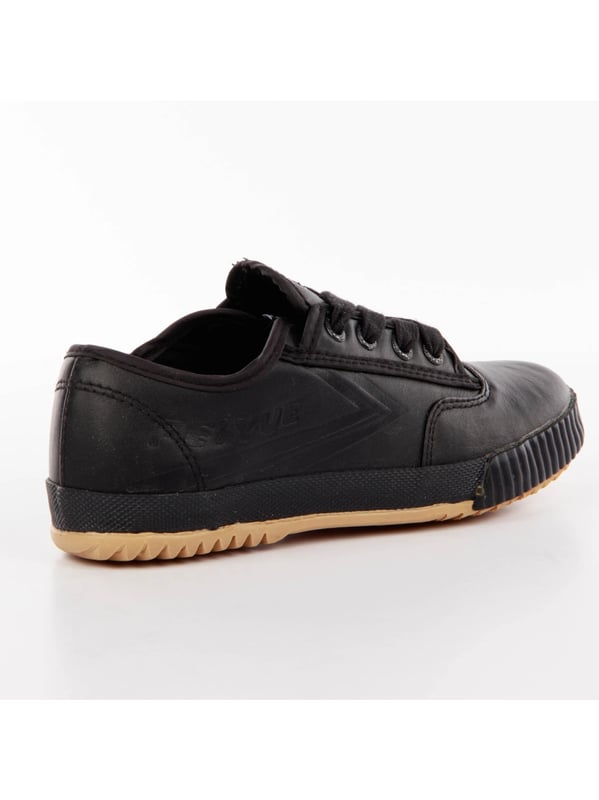 Basket Feiyue Leder B Garçon Schwarz Synthetik. Authentischer Schuh der Marke Feiyue - Streetwear/Sportswear Design von Feiyue - Feiyue für modebewusste Jungen, perfekt für den Alltag - Der schwarze Feiyue Basket passt perfekt zu Ihrer Garderobe - bequeme Synthetikmaterialien - klassische Schnürsenkel - Leder B - Synthetik.