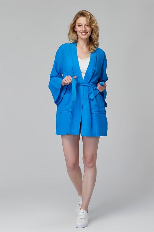 84% Viskose 16% PolyamidDiese wunderschöne Strickjacke besteht aus 84% Viskose und 16% Polyamid und ist ein absolutes Must-Have für jede Garder