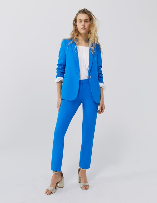 This women’s hyacinth blue polyester suit trousers has 2 slanted side pockets and dart detail on waistband.