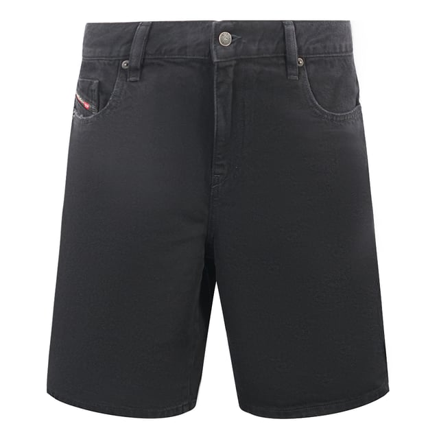 Pantalón corto Diesel D-Strukt-Short negro. Muestra tu estilo esta temporada con los pantalones cortos vaqueros negros de Diesel. Estos pantalones cortos de mezclilla negros están diseñados para llamar la atención. Experimente comodidad y estilo con su ajuste ligero y flexible. Genere un impacto audaz con estos pantalones cortos modernos y seguros. Bragueta con cremallera, cierre de botón superior, pantalones cortos Diesel D-Strukt-Short 0HBAG. 100% algodón. Insignia grande con la marca, vaqueros con 5 bolsillos. Código de producto - D-STRUKT-SHORT A02648 0HBAG 02