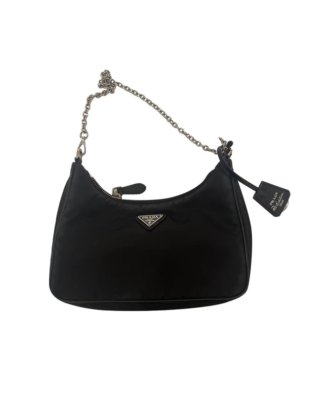 VINTAGE, RRP AS NEW
Elevate your bag collection with the Prada Re-Edition 2005 Re-Nylon Mini Bag. Featuring a timeless mini hobo design, this bag is an iconic piece from Prada. Crafted from Re-Nylon, a material created from recycled plastic trash, it not only makes a stylish statement but also supports sustainable practices. The bag is enhanced with iconic Saffiano leather trims. With a zipper closure for security, an enameled metal triangle logo for a chic brand detail, and a removable chain strap for versatility, this Prada mini bag checks all the boxes of style, functionality, and eco-consciousness.
Prada Re-Edition 2005 Re-Nylon Mini Bag in Black Nylon
Condition: Excellent
Sign of wear: No
Material: Nylon
Color: Black
Dimensions:  
Length: 250 mm
Width: 130 mm
Height: 150 mm
SKU: 358544 / NAPBKGBBA303249W  
Size: One Size