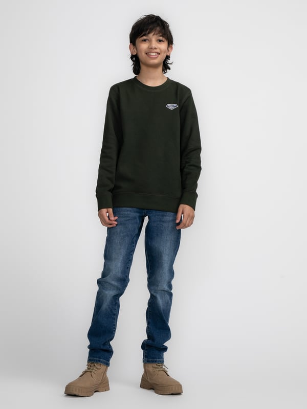 Lässiger unifarbener Sweater mit Petrol-Logo auf der Brust. Dieser Hoodie hat eine normale Passform und einen Rundhalsausschnitt. Hergestellt aus 100 % Baumwolle. Du kannst dich nicht zwischen zwei Größen entscheiden? Dann wähle die größere Größe. Lässiger SweaterEinfarbigPetrol-Grafik-LogoNormale PassformRundhalsausschnitt100 % Baumwolle