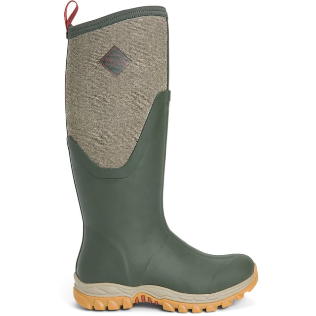 For women that love the outdoors, these wellies have a warm fleece lining to keep your feet toasty in temperatures as low as -40C.