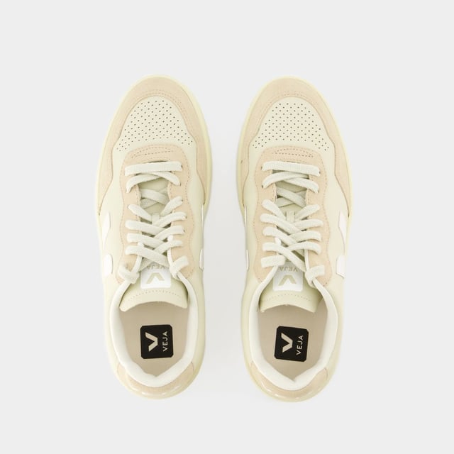 Farben: Beige - Pierre_White. Farbe: weiß - Extra-White_Marsala_Nautico. Material Sohle: Gummi. Futtermaterial: Baumwolle. Verschluss: einfach reinschlüpfen. Form der Kappe: rund offen. Schuhe: größengerecht - Sizing: Europäisch.