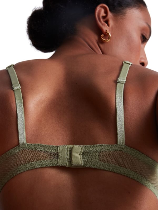Aubade Paradis Exotique Half Cup Bra. With sheer fabrics and floral embroidery. The product is recommended for hand wash only.