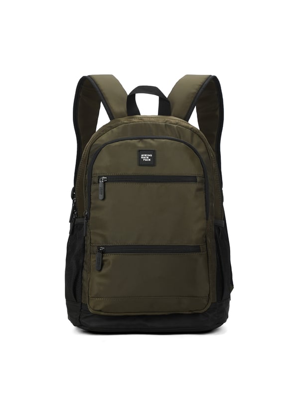 Mochila unisex. El cierre es con cremallera. Los bolsillos internos son uno abierto. Hay tres bolsillos externos con cremallera y dos laterales abiertos. Falta la correa para el hombro. El asa es de tela. Hay un compartimento interno. El material exterior es poliéster. Internamente está forrado en poliéster. Medidas: 30x16,5x40 cm. Producto de moda