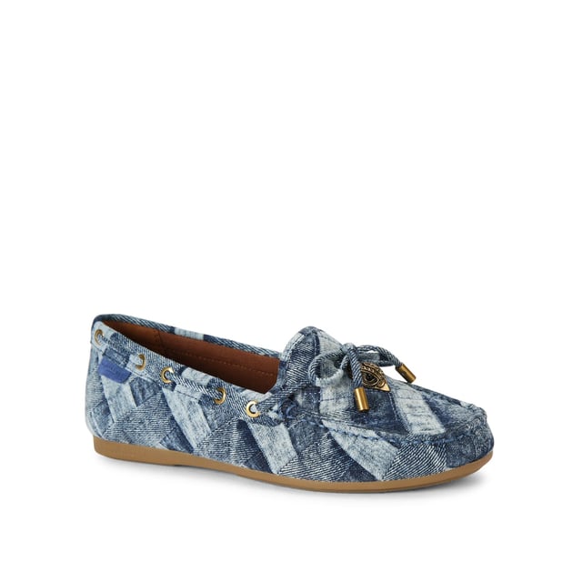 The Eagle Moccasin from Kurt Geiger is a slip on loafer. The upper is crafted from a denim with weave effect. There is a bow with antiqued brass eagle on each toe.