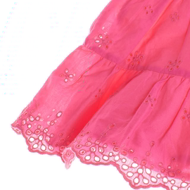 Children's dress for girls with a delicate and charming design, perfect for special occasions.

 It has a round neckline with button closure at the front, making it easy to put on.

 Short elasticated sleeves give it a feminine, fitted look, while embroidered details throughout the garment add texture and elegance.

 It includes a small chest pocket and a decorative embroidered hem at the bottom, which completes its style.

 Ideal for keeping little ones comfortable and looking adorable and refined.
 Composition: Exterior: 100% Cotton; Interior: 100% Cotton; Embroidery: 100% Polyester
 Care:
- Machine wash max. 30ºC..
 - Use similar colors in the wash.
 - Avoid the use of bleaches.
 - Dry at low temperature.
 - Iron at low temperature.
 - Do not dry clean.