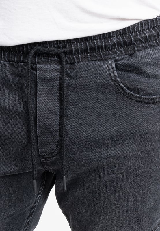 Modebewusste Herren finden bei Rock-Creek trendstarke Slim Fit Jeans, die mit ihrer figurbetonten Passform ein schlankes Bein zaubern. Die Hosen sitzen wie eine zweite Haut und bieten dank Ihres Elasthan-Anteils einen hervorragenden Tragekomfort und viel Bewegungsfreiheit. Noch dazu sehen die Herren Jeans sehr modern aus und können vielfältig kombiniert werden. Sie sind stilvolle Begleiter für das Büro, den Alltag oder die Freizeit und begeistern mit einer erstklassigen Verarbeitung.