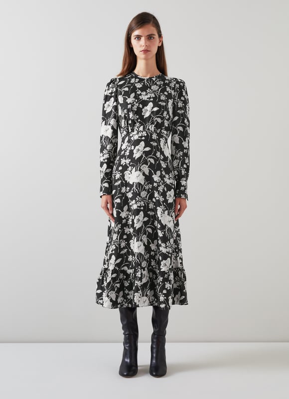 LK Bennett Winona Dresses, Black/Cream Embrace a night of elegance with the Winona mono meadow print jacquard dress. This black silk mix beauty features a sophisticated floral design, complete with back buttons, a zip, and a timeless crew neck. Pair it with your favourite heels or statement jewellery for a truly captivating look.