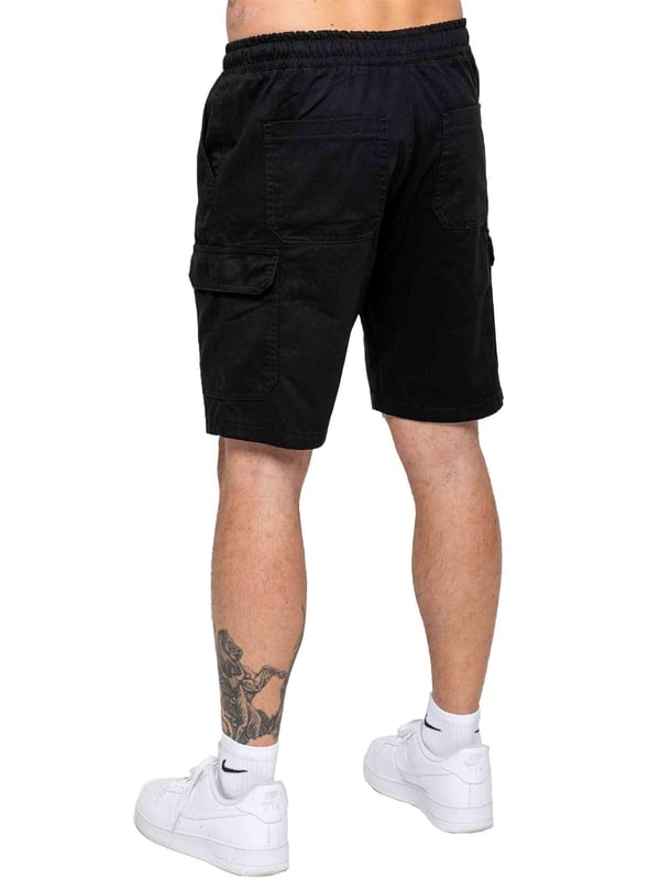 Kruze | 2er-Pack Herren Cargo-Shorts - BLK/LTGREY Rüsten Sie Ihre Freizeitgarderobe mit den Kruze Chino Cargo Shorts auf, die sowohl für Komfort als auch Funktionalität entwickelt wurden. Mit einer mittleren Leibhöhe und regulärer Passform bieten diese Shorts einen lässigen Look. Der elastische Bund mit verstellbarem Kordelzug sorgt für eine sichere und individuelle Passform. Ausgestattet mit zwei seitlichen Eingrifftaschen, zwei geräumigen Cargotaschen mit Klettverschluss und zwei Gesäßtaschen bieten diese Shorts viel Stauraum für Ihre Essentials. Hergestellt aus langlebigem, nicht dehnbarem Chino-Stoff, sind sie perfekt für den täglichen Gebrauch.