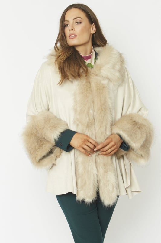 How lovely would this cape be in your Winter wardrobe!