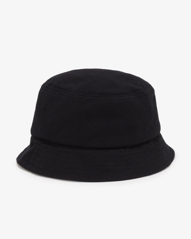 A cotton pique bucket hat with a simple embroidered laurel wreath logo.
100% Cotton
HW6730