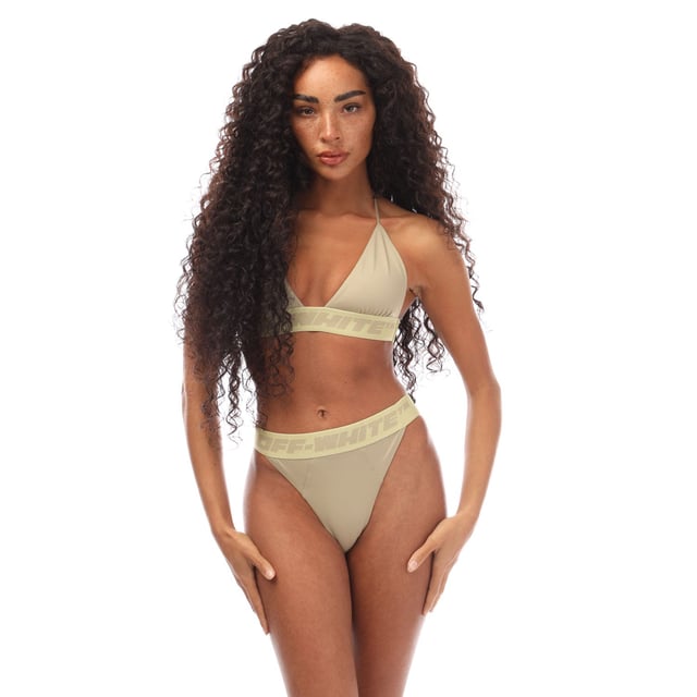 Dames Off White Logo Band Bikini in groen.- Stretch-design en elastische tailleband.- Triangle cup.- Bindsluiting aan de achterkant.- Logo-tape details.- 78% Polyester 22% Elastane.- Ref: OWFA0340015700Let op: retourzendingen worden alleen geaccepteerd als het hygiënelabel nog aan het product zit.