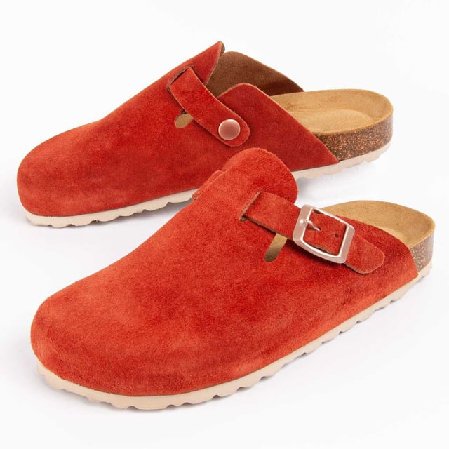 Made in Spain. Purapiel guarantee, 10 years warranty. Bi-comfort clog for women. Made of 100% natural leather, chrome VI free. Top quality materials. Manufactured by other brands for our brand.