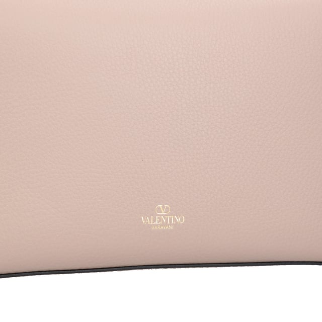 Simple in size and shape, this Rockstud small crossbody bag from Valentino will never go out of style. Made from grainy calfskin leather, it boasts platinum-finish studs and hardware, hook closure, an adjustable strap, cotton lining, and a flat open pocket. - Bag measures approximately 22.5cm x 15cm x 6cm.