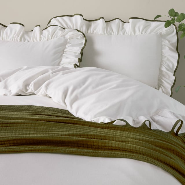 The Blousey Duvet Cover Set offers a simple yet elegant aesthetic, featuring a plain design crafted from soft, 100% cotton sateen. The look is elevated by a delicate ruffle trim and a contrasting piped edge, adding subtle sophistication. Perfect for layering with textured throws and cushions, this set creates a cosy yet fresh look.