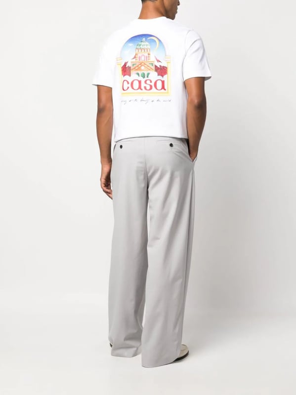 Showing the brand's focus on vibrant colours and details, the Vue De L'Arche short-sleeve T-shirt from Casablanca is decorated with a coloured graphic logo at the chest and back. Crafted from organic cotton, it features a straight cut in white.