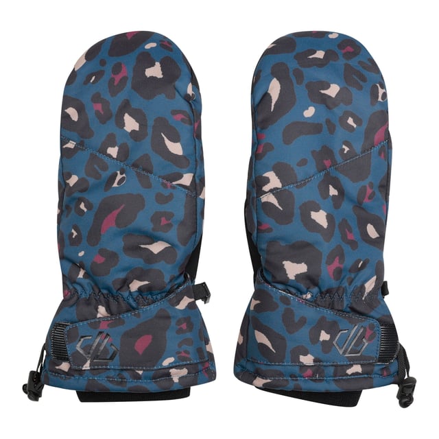50% Recyceltes Polyester, 50% Polyester. Gewebetechnik: Ared 5000-Material, Atmungsaktiv, Sehr warm, Feuchtigkeitskontrolle, PFOA-frei, PFOS Frei, wasserabweisend, Wasserfest. Marke: Dare 2B. Gummiseil Einsteller, Knebel, Klettverschluss. Verstellbares Handgelenk, Befestigungsclip, Elastisches Handgelenk, Isoliert, Niedrige Füllung, Ohne PFC (per- und polyfluorierte Chemikalien), Daumen aus synthetischem Nubukleder, Strukturierte Handfläche, Strukturierte Daumen. Design: Tierprint, Logo. Bündchen: anpassbar, gerippt. Futterstoff: Thinsulate.