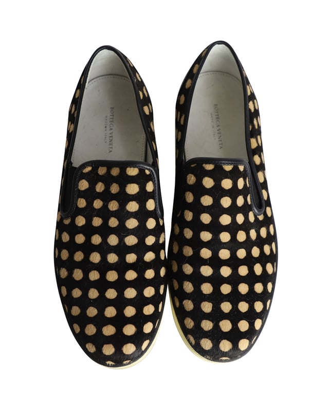 VINTAGE, RRP AS NEW
Polka-dot detail adds a playful touch to these slip-on sneakers by Bottega Veneta. Designed in pony-style calfskin leather and finished with an elastic panel on the vamps for easy slip-on and off. A stylish everyday casual sneaker you can pair with jeans and day dresses alike.

Bottega Veneta Polka-dot Pony-style Slip-on Sneakers in Black Calfskin Leather
Condition: Excellent
Sign of wear: No visible defects
Material: Calfskin leather
Color: Black
Size: IT38.5 / UK5.5 / US8.5
SKU: 286855